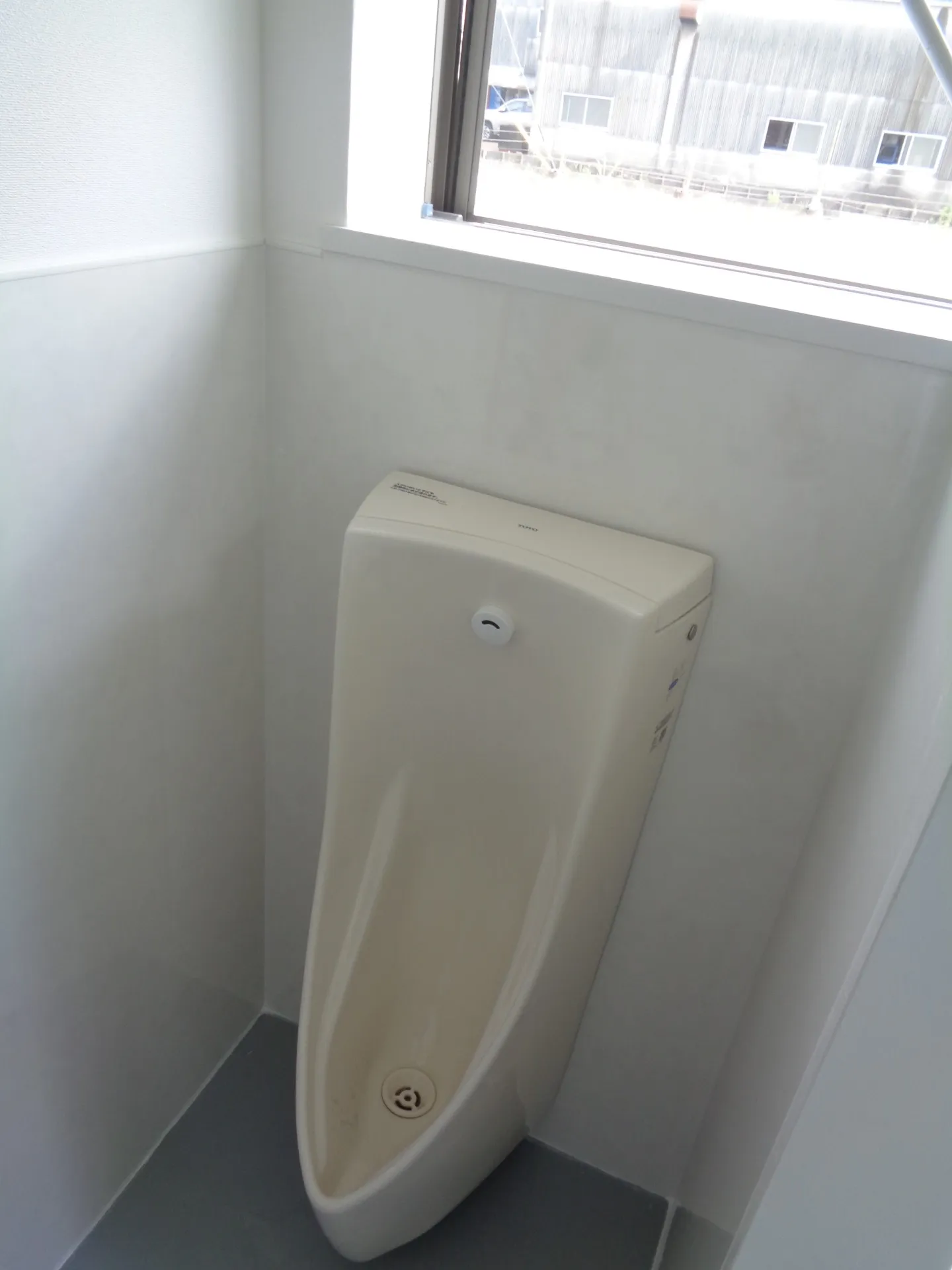 【名古屋市】工場のトイレの造作工事その後