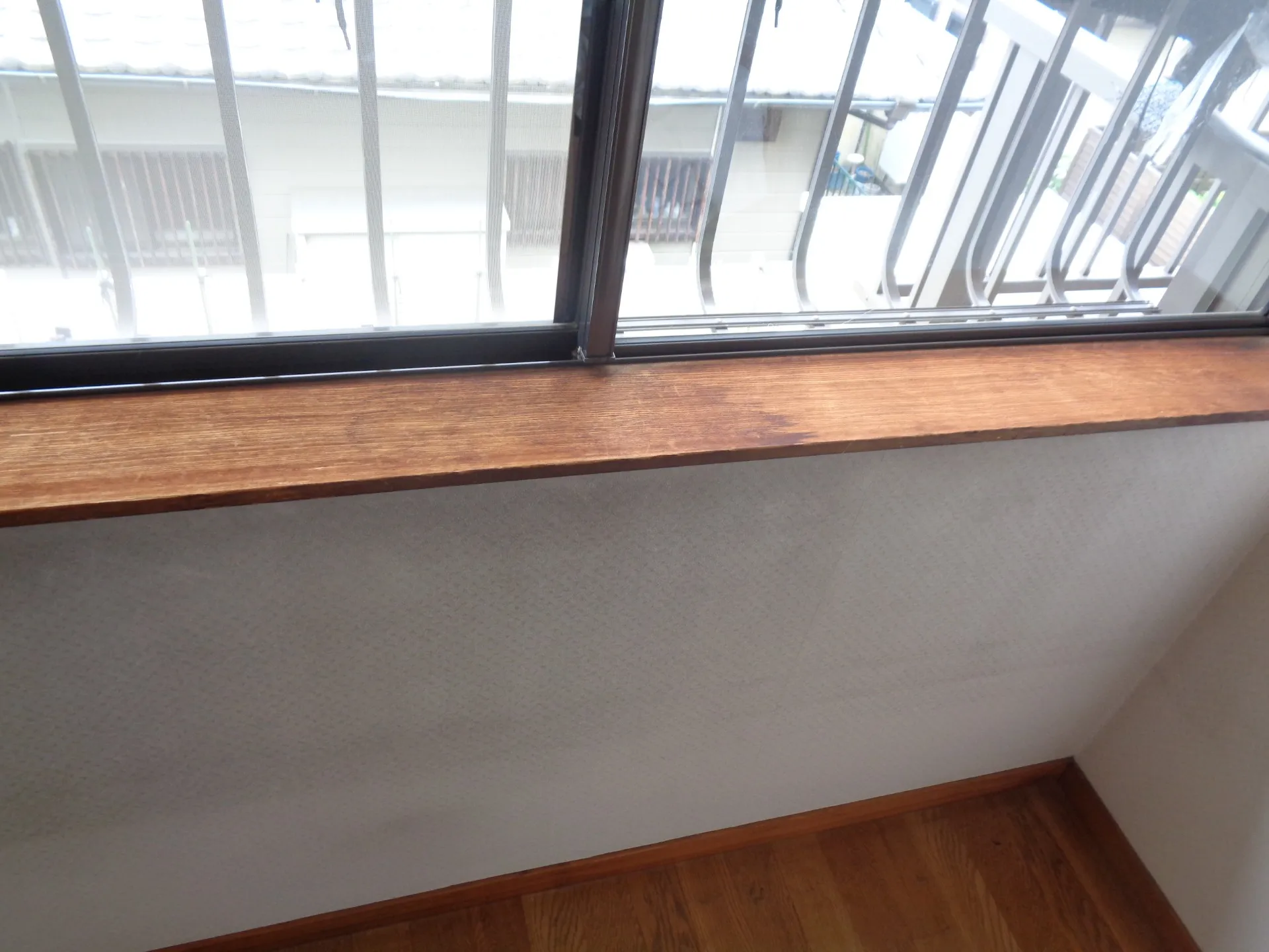 【名古屋市】窓枠の補修　メラミン使用しました。