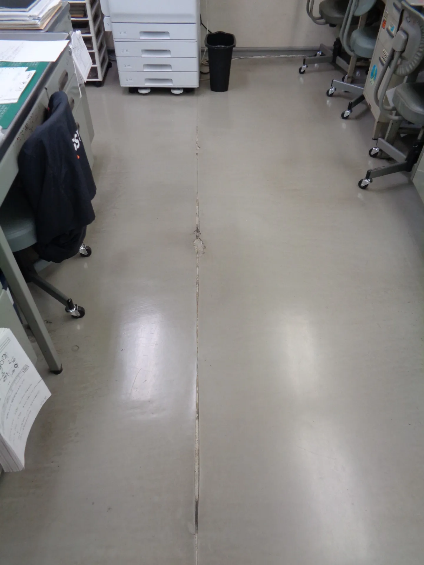 【半田市】事務所の床の補修工事